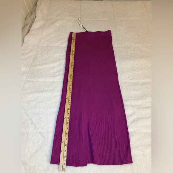 Elegant Pink Knit Skirt - Picture 8 of 11